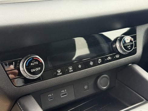 Used 2025 Mitsubishi Outlander SE image 19