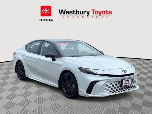 Used 2025 Toyota Camry XSE image 1
