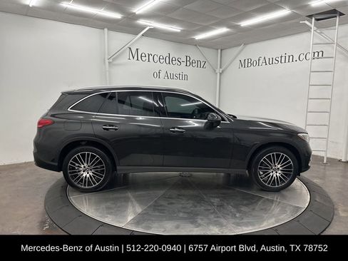 Used 2025 Mercedes-Benz GLC 300 image 9