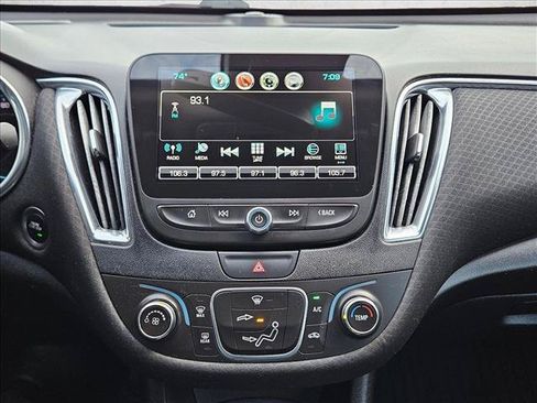Used 2018 Chevrolet Malibu LT w/ Driver Confidence Package FWD image 12