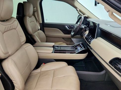 Used 2022 Lincoln Navigator Reserve image 24