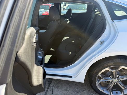 Used 2020 Chevrolet Malibu LT image 12