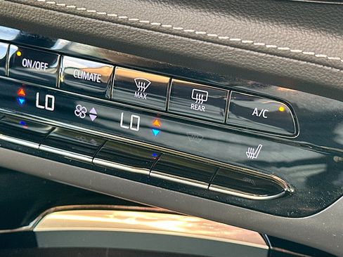 Used 2023 Buick Envision Essence FWD image 19