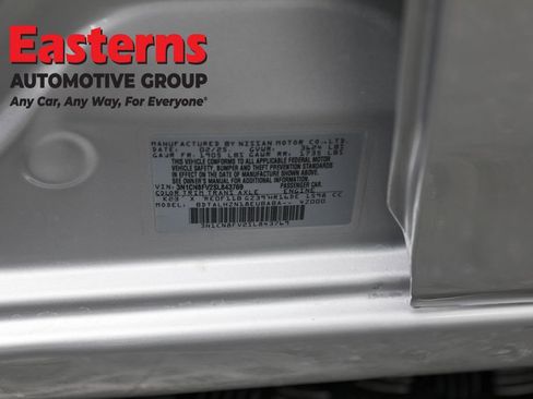 Used 2025 Nissan Versa SR w/ Trunk Package image 34