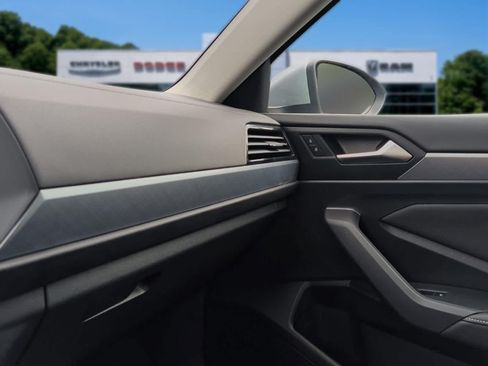 Used 2022 Volkswagen Jetta SE w/ Panoramic Sunroof Package FWD image 25
