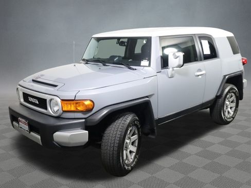 Used 2014 Toyota FJ Cruiser 4WD w/ Upgrade Package image 13