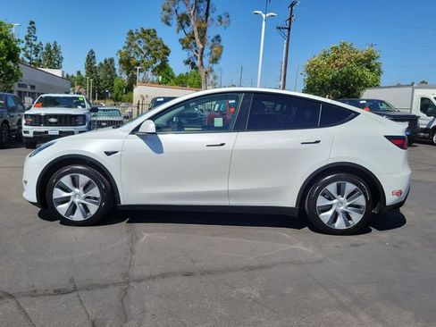 Used 2023 Tesla Model Y Long Range image 24