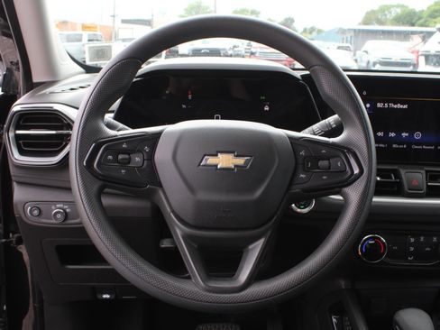 Used 2024 Chevrolet TrailBlazer LS FWD image 9