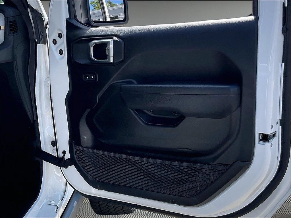 Used 2025 Jeep Gladiator Sport AWD/4WD image 12