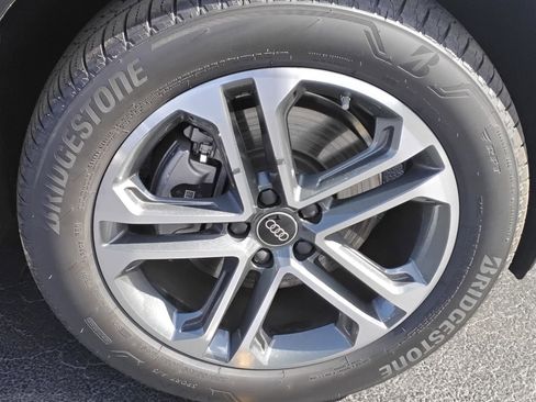 Used 2025 Audi Q5 Premium w/ Convenience Package image 13