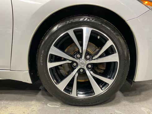 Used 2017 Nissan Maxima SR w/ Midnight Edition image 32