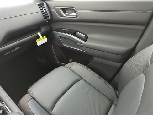 New 2025 Nissan Pathfinder SL image 23