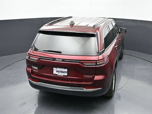 Used 2024 Jeep Grand Cherokee Laredo AWD/4WD image 29