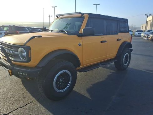 Used 2022 Ford Bronco Black Diamond w/ Sasquatch Package image 3