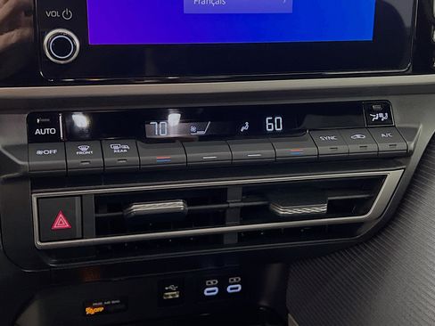 Used 2025 Toyota Camry SE w/ Convenience Package image 26