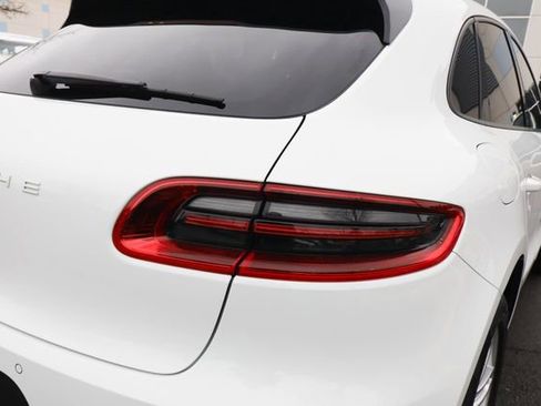Used 2018 Porsche Macan AWD/4WD image 22