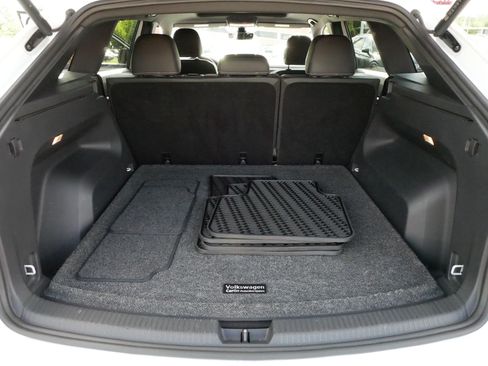 Certified 2023 Volkswagen Atlas Cross Sport SEL R-Line AWD/4WD image 18