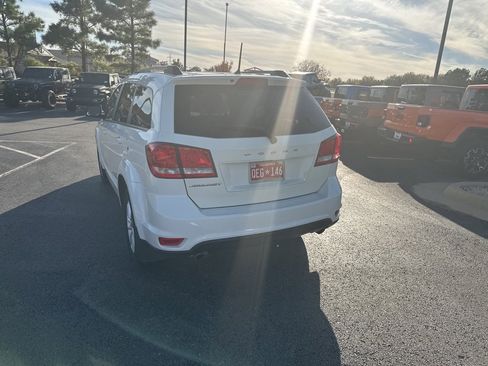 Used 2018 Dodge Journey SXT image 8