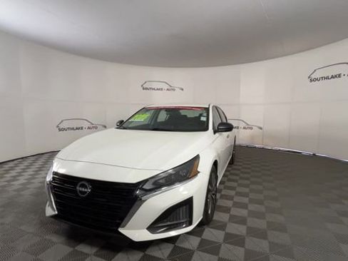 Certified 2025 Nissan Altima 2.5 SV image 3