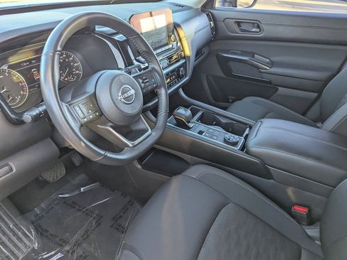 Certified 2025 Nissan Pathfinder SV image 16