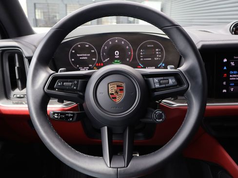 Certified 2025 Porsche Cayenne E-Hybrid AWD/4WD image 15