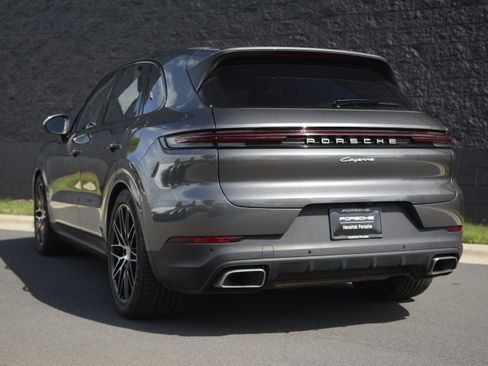 Certified 2025 Porsche Cayenne S AWD/4WD image 3