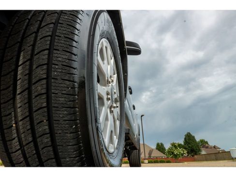 Used 2025 Toyota Tacoma SR RWD image 9