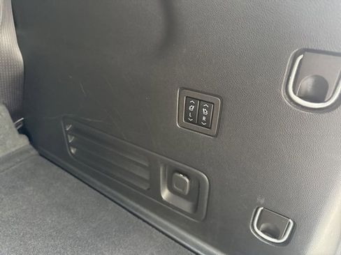 Used 2020 Chevrolet Traverse High Country image 36