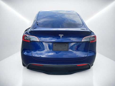 Used 2021 Tesla Model Y 2WD image 4
