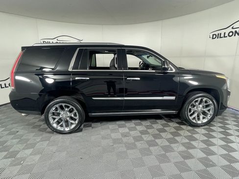 Used 2019 Cadillac Escalade Premium Luxury image 9