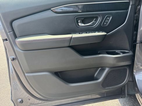 Used 2025 Honda Pilot Black Edition image 18