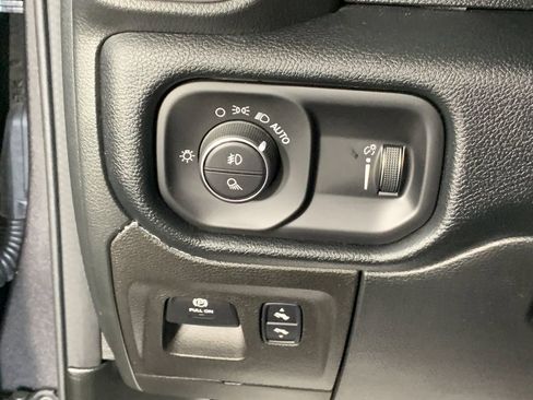 Used 2022 RAM 1500 Big Horn AWD/4WD image 17