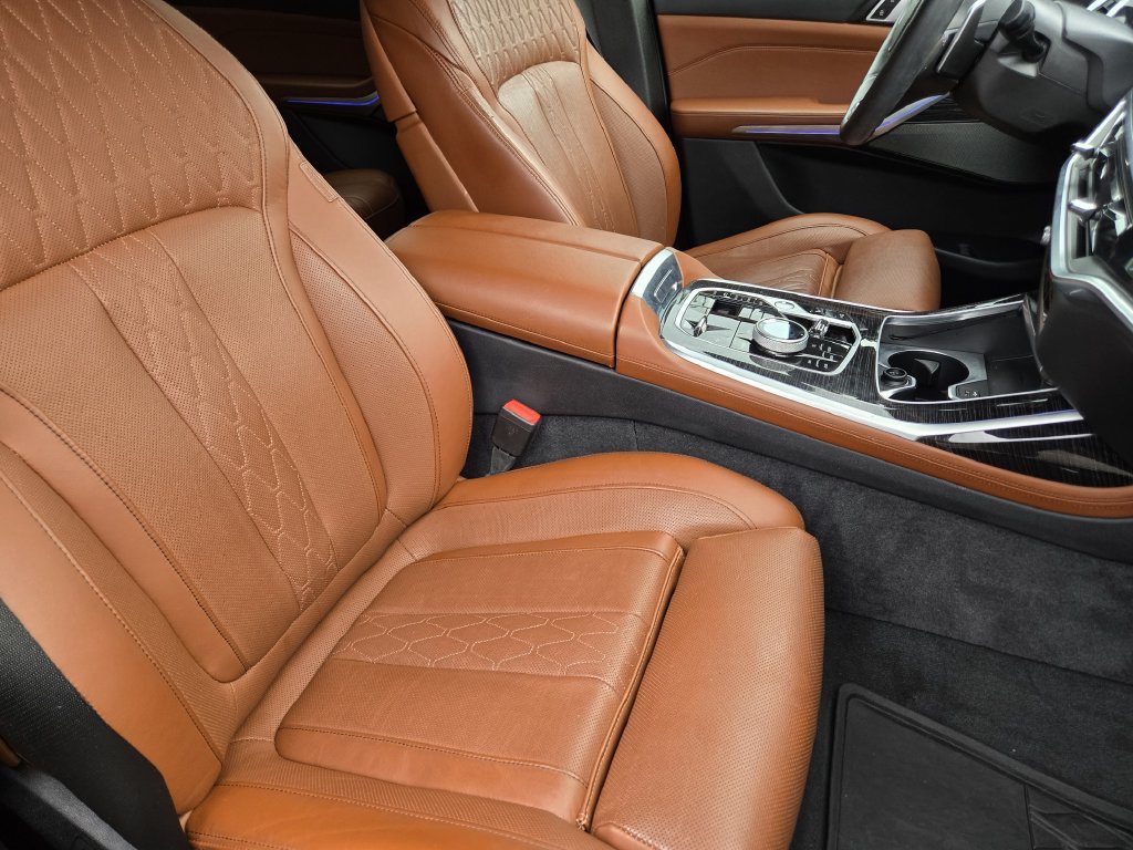 Certified 2025 BMW X7 M60i AWD/4WD image 17