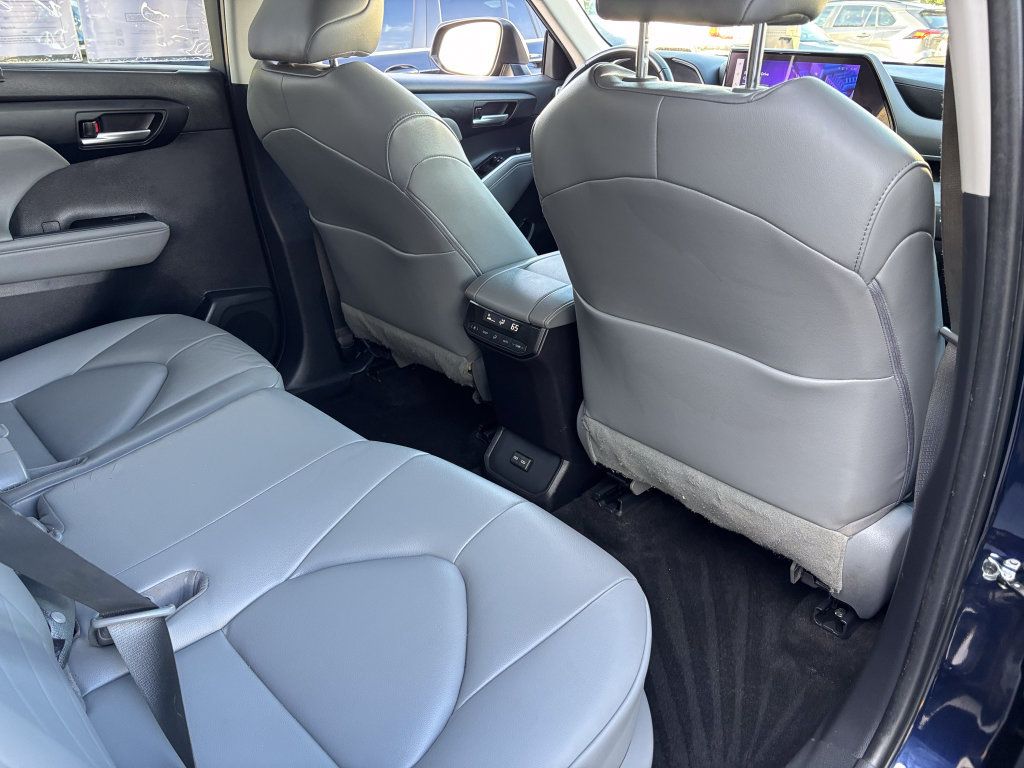 Used 2023 Toyota Highlander XLE AWD/4WD image 42