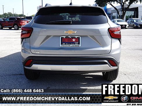 Certified 2025 Chevrolet Trax LT w/ Driver Confidence Package FWD image 33