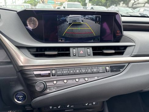 Used 2020 Lexus ES 300h w/ Premium Package FWD image 16