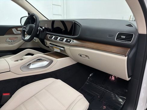 New 2026 Mercedes-Benz GLS 450 4MATIC image 30