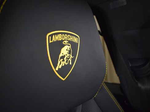 Used 2025 Lamborghini Urus SE image 36