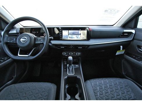 Used 2025 Nissan Kicks SV image 9