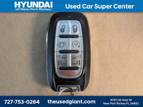 Used 2018 Chrysler Pacifica Limited image 49