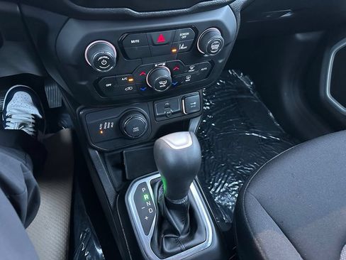 Used 2021 Jeep Renegade Sport w/ Sport Appearance Group AWD/4WD image 14