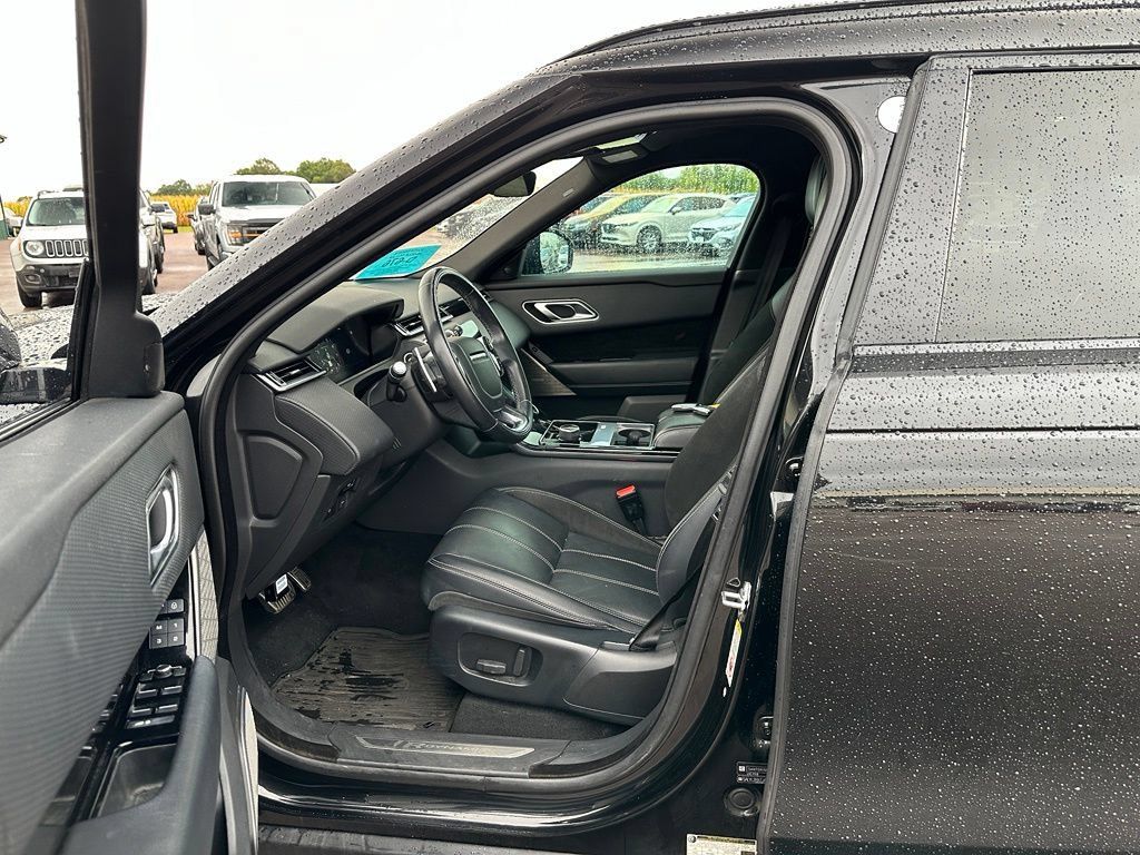 Used 2018 Land Rover Range Rover Velar R-Dynamic SE AWD/4WD image 10