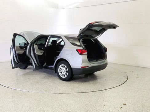 Used 2024 Chevrolet Equinox LS w/ LS Convenience Package FWD image 11