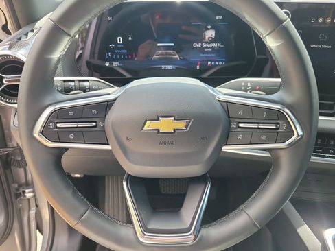 Used 2025 Chevrolet Equinox LT FWD image 16