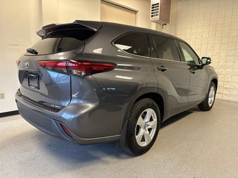 Used 2021 Toyota Highlander LE AWD/4WD image 45