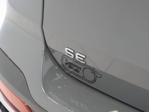 Used 2023 Volkswagen Taos SE w/ Panoramic Sunroof Package FWD image 12