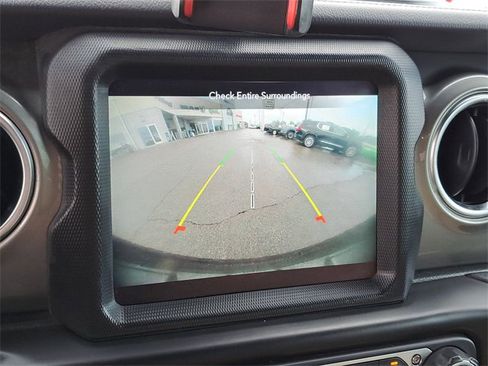 Used 2021 Jeep Wrangler Unlimited Sahara image 7