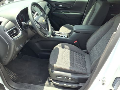 Used 2023 Chevrolet Equinox LT w/ Driver Convenience Package AWD/4WD image 11
