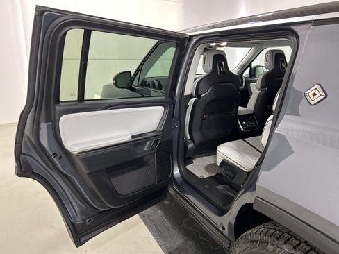 Used 2023 Rivian R1S Launch Edition image 17