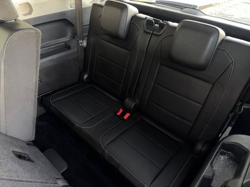 Used 2021 Volkswagen Tiguan SE image 17